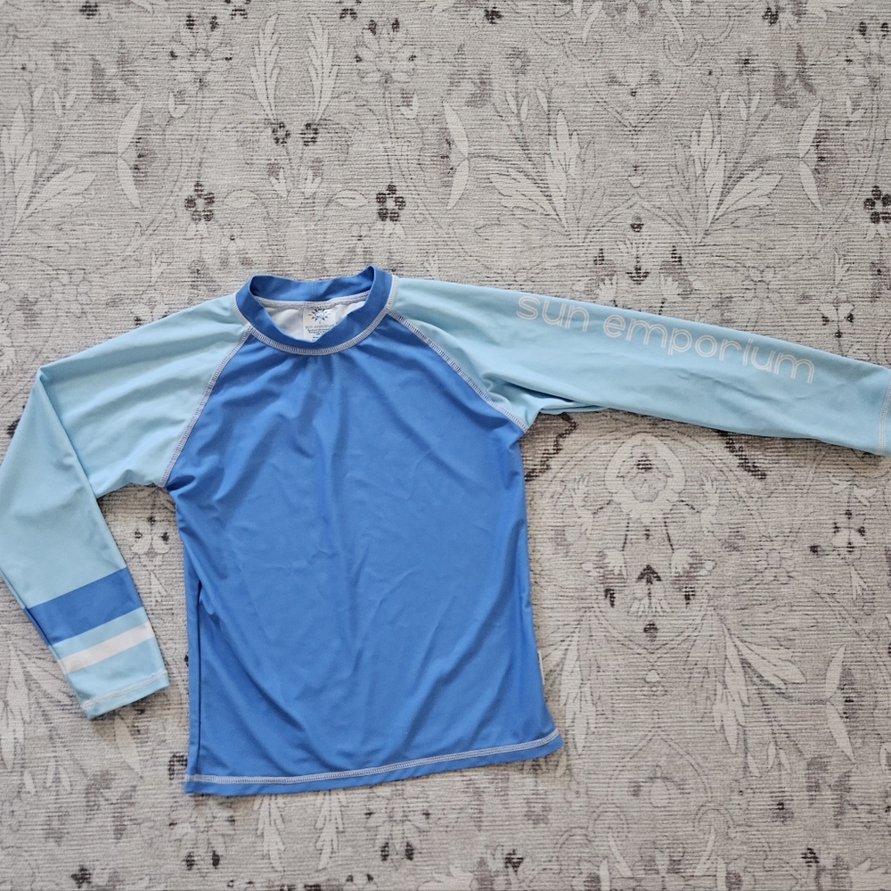 Sun emporium Boys size small8 long sleeve rashguard baby blue EUC.
